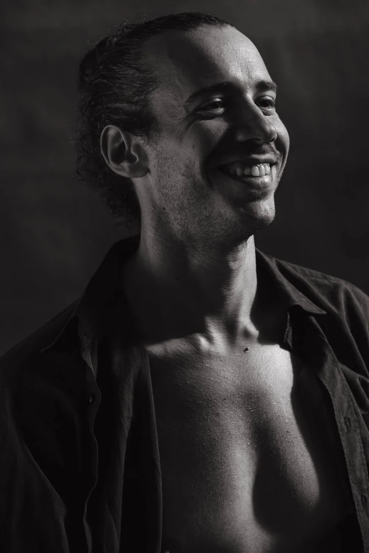 Zeyan Castracane. Smiling, with the face turned slightly to the side. Black-and-white portrait.